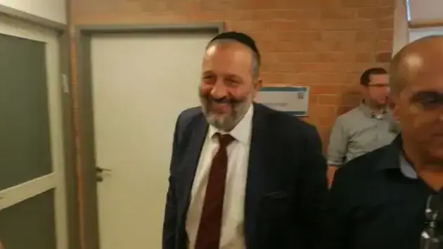 שר הפנים אריה דרעי מגיע לכנסת אחרי החקירה, 5 במאי 2017 שר הפנים אריה דרעי מגיע לכנסת אחרי החקירה, 5 במאי 2017