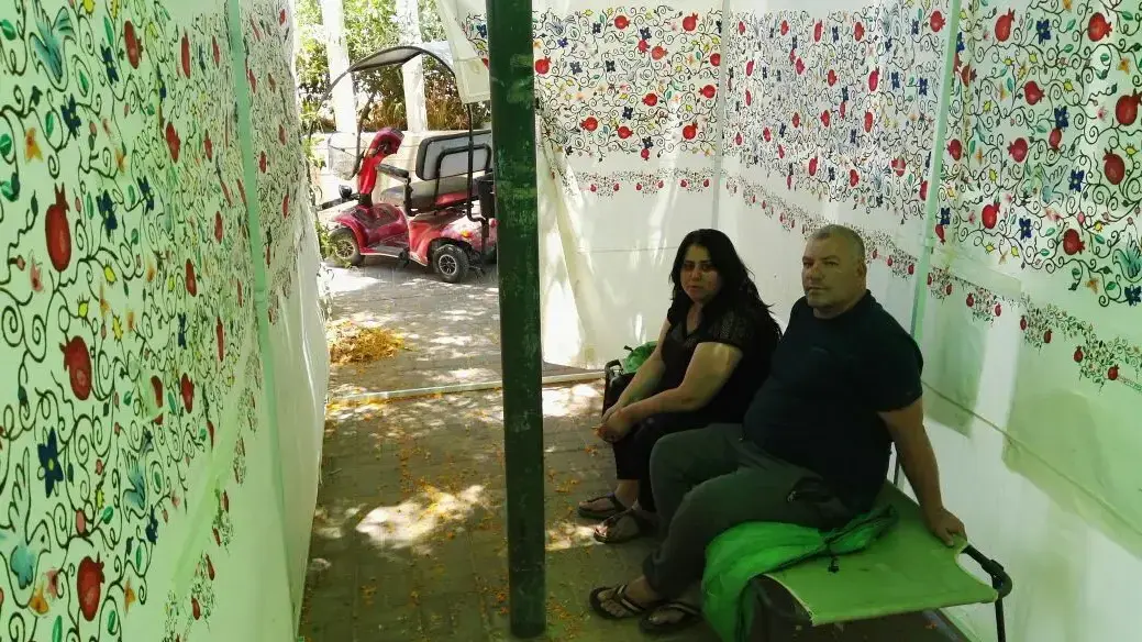 משפחה מירוחם נזרקה מהבית ומתגוררת באוהל בעיר יוני 2017 משפחה מירוחם נזרקה מהבית ומתגוררת באוהל בעיר יוני 2017