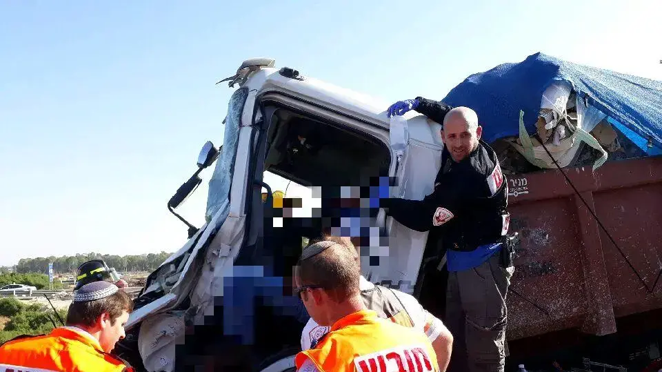 תאונה בין שתי משאיות בכביש 5 סמוך למחלף ירקון לכיוון מחלף קסם 5 ביוני 2017