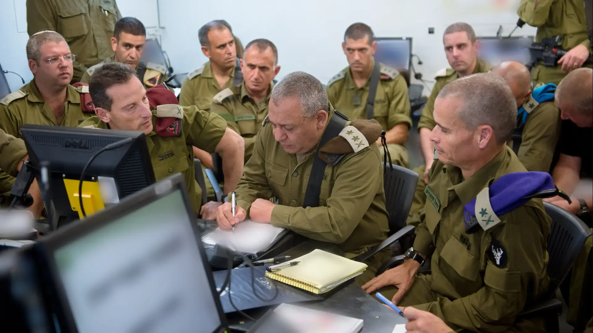 קו חכם עם דובר צה"ל, תא"ל רונן מנליס בנושא תרגיל וביקורת פתע מטכ"ליים בגזרת פיקוד הצפון יוני 2017 קו חכם עם דובר צה"ל, תא"ל רונן מנליס בנושא תרגיל וביקורת פתע מטכ"ליים בגזרת פיקוד הצפון יוני 2017