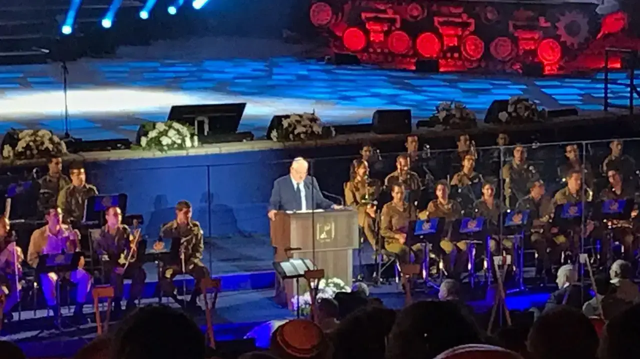 ראובן ריבלין בעצרת המרכזית לציון יובל למלחמת ששת הימים בלטרון 5 ביוני 2017 ראובן ריבלין בעצרת המרכזית לציון יובל למלחמת ששת הימים בלטרון 5 ביוני 2017