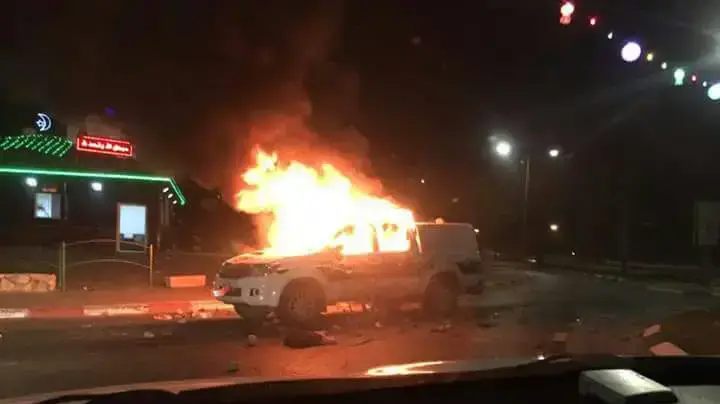 שריפת ניידת משטרה במהומות בכפר קאסם שריפת ניידת משטרה במהומות בכפר קאסם