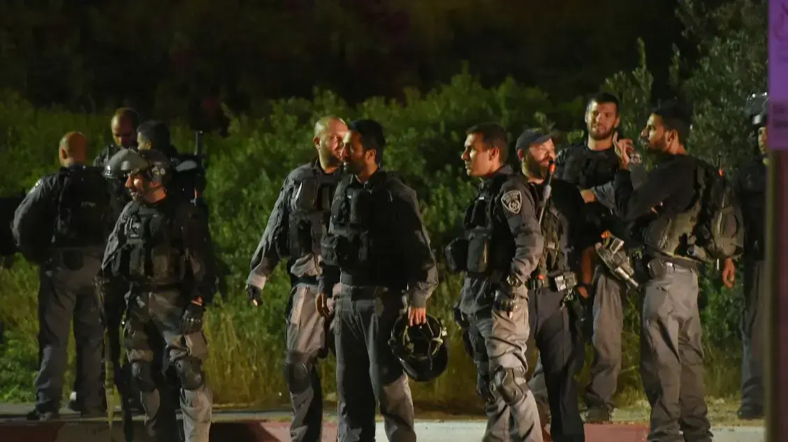 שוטרים בכפר קאסם במהלך עימותים אלימים בין המשטרה לתושבים בעיר, 2 ביוני 2017 שוטרים בכפר קאסם במהלך עימותים אלימים בין המשטרה לתושבים בעיר, 2 ביוני 2017