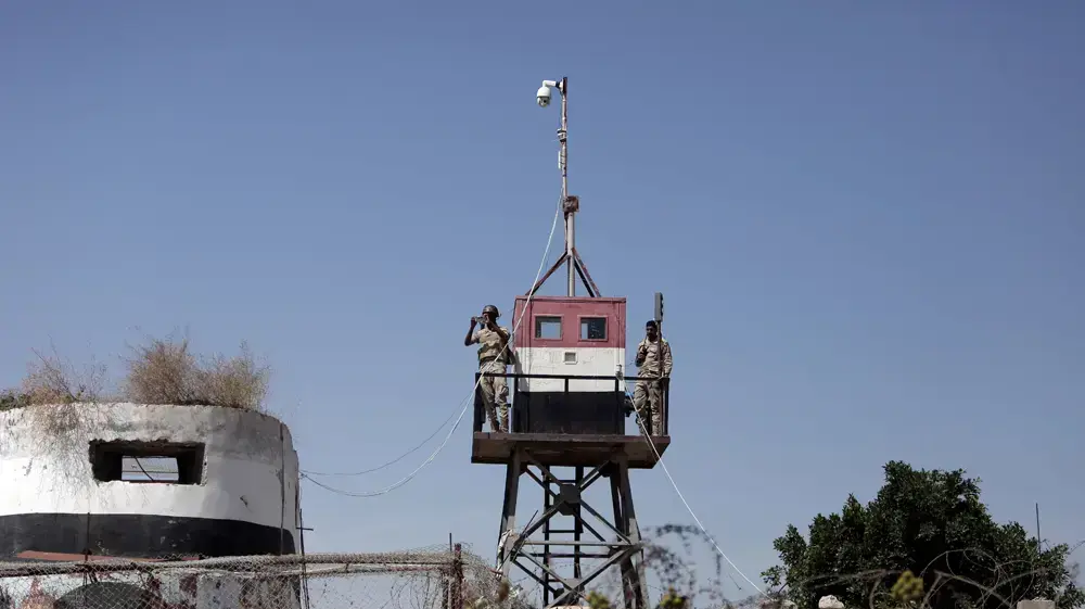 פעילי חמאס במעבר גבול רפיח בצד הפלסטיני ברצועת עזה, אפריל 2016 פעילי חמאס במעבר גבול רפיח בצד הפלסטיני ברצועת עזה, אפריל 2016