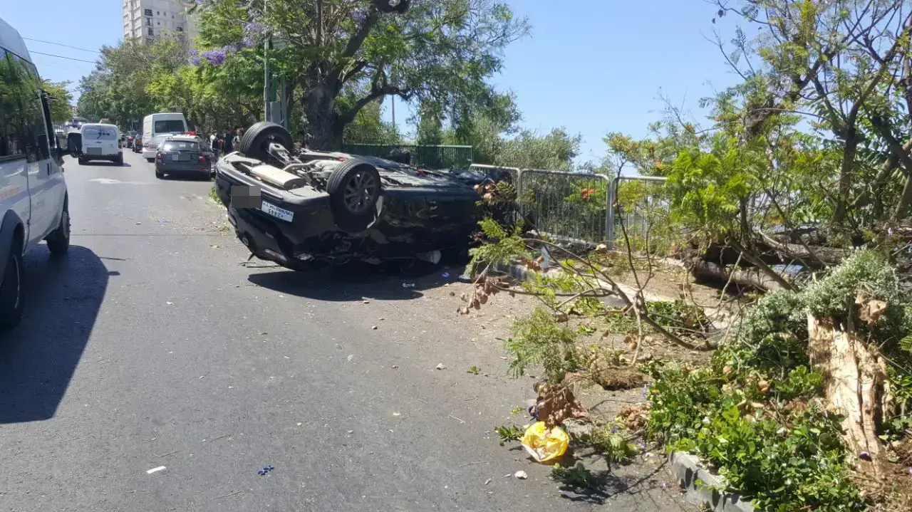 כב שהתהפך בשדרות הציונות בחיפה, ילד פצוע אנוש 6 ביוני 2017 כב שהתהפך בשדרות הציונות בחיפה, ילד פצוע אנוש 6 ביוני 2017