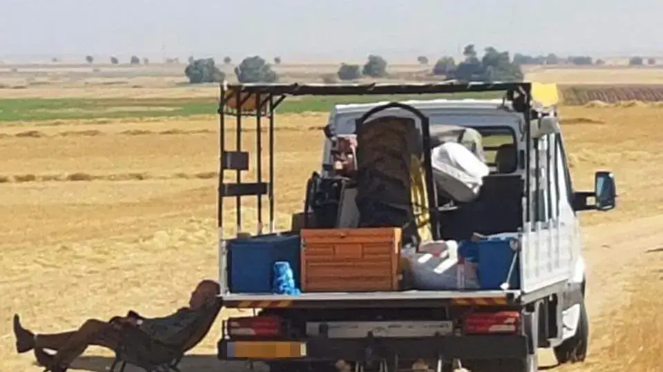 הכיתוב הכי טובים בית ספר לטיסה בשדה חיטה ליד בסיס חצרים שנעשה על ידי צביקה ביתן, 6 ביוני 2017 הכיתוב הכי טובים בית ספר לטיסה בשדה חיטה ליד בסיס חצרים שנעשה על ידי צביקה ביתן, 6 ביוני 2017