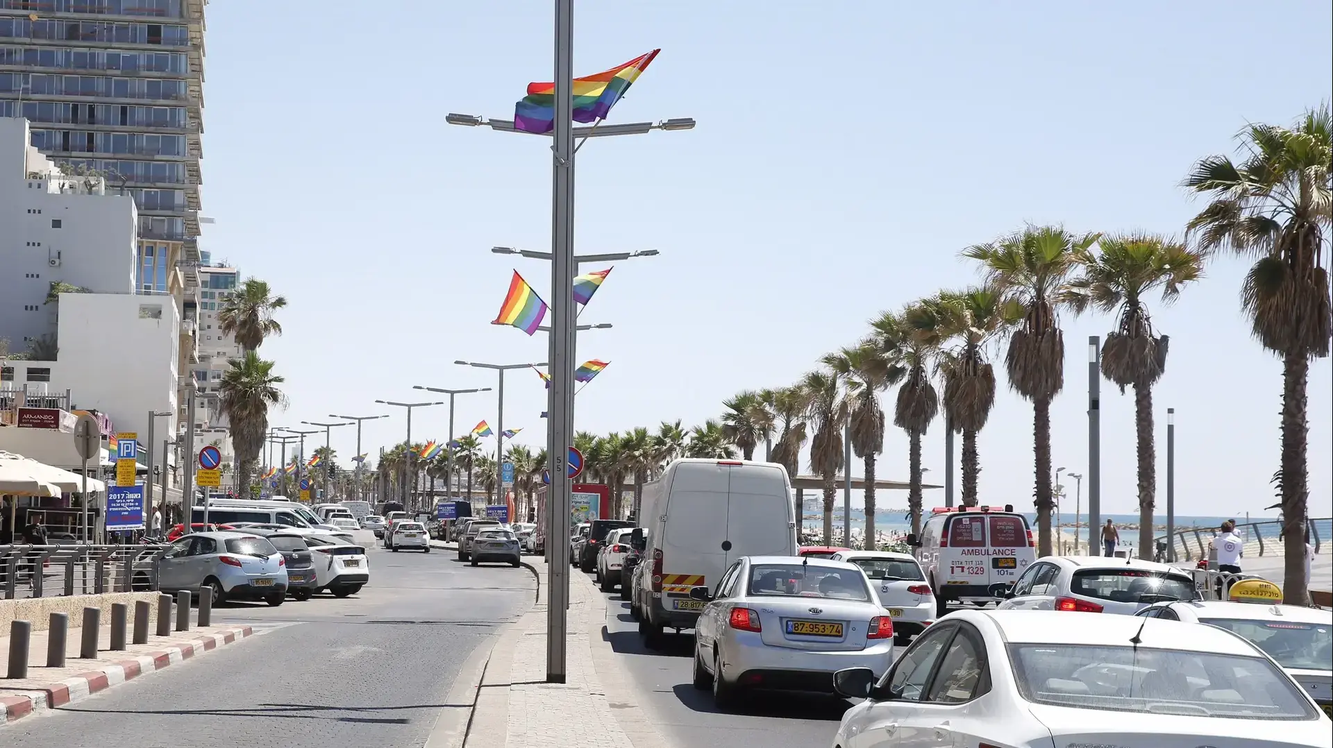 דגלי הגאווה בתל אביב 6 ביוני 2017 דגלי הגאווה בתל אביב 6 ביוני 2017