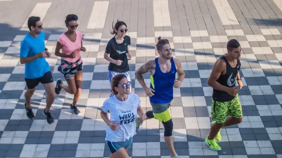 יונתן מלכא עם קבוצת ריצה יונתן מלכא עם קבוצת ריצה