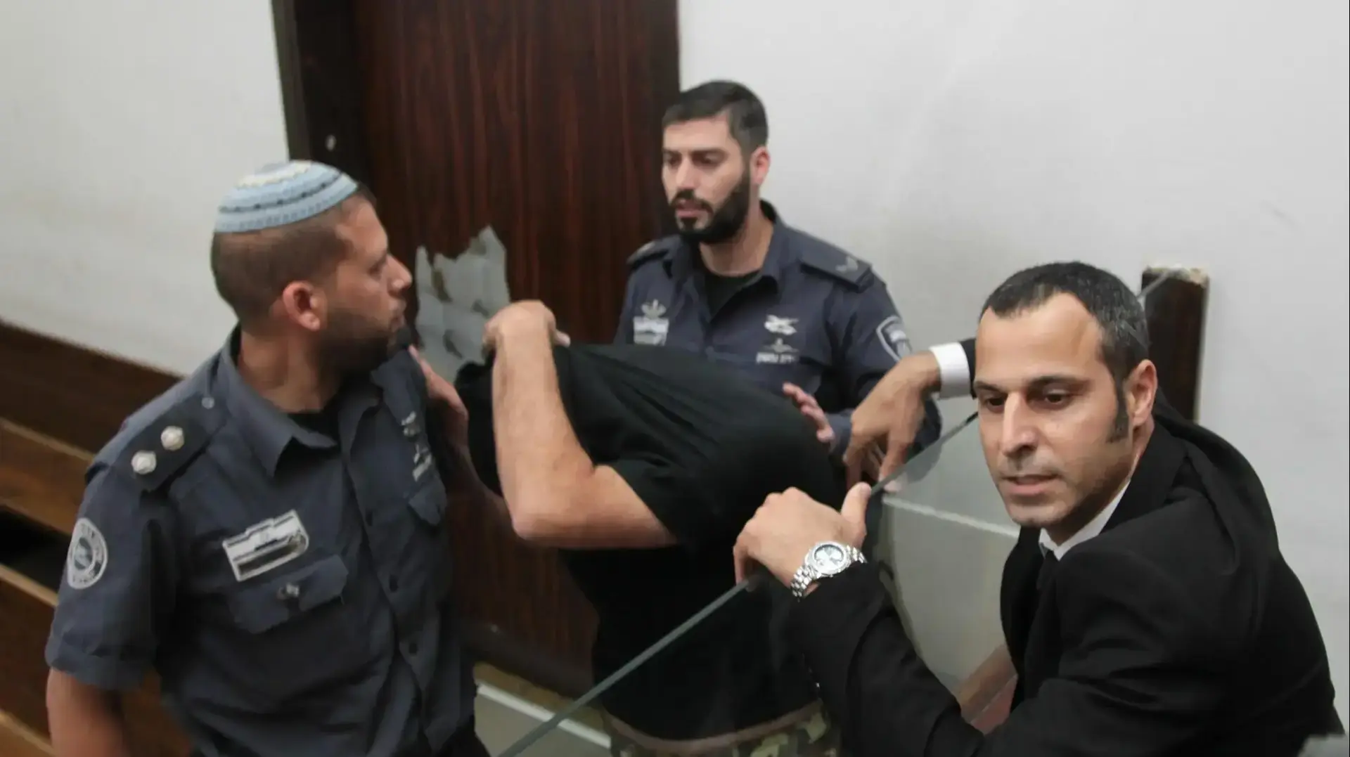 החשוד מעבירות מין בתלמידה בת 14, מורה מבית ספק בצפון תל אביב 7 ביוני 2017 החשוד מעבירות מין בתלמידה בת 14, מורה מבית ספק בצפון תל אביב 7 ביוני 2017