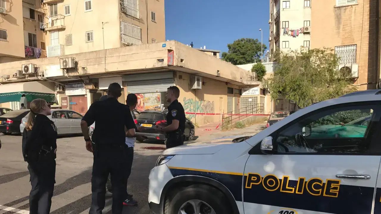 אדם בן 30 נדקר ברחוב אבא סילבר באשדוד, 7 ביוני 2017 אדם בן 30 נדקר ברחוב אבא סילבר באשדוד, 7 ביוני 2017