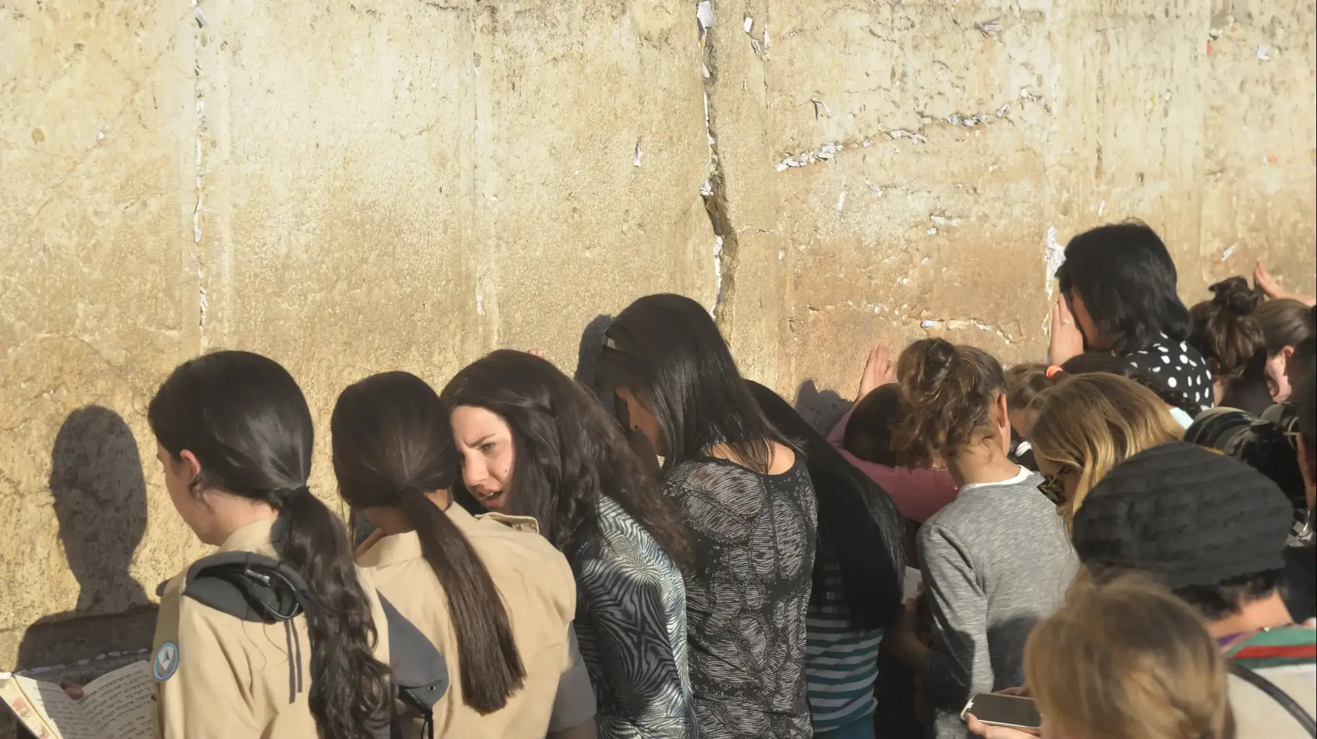 שגרירת ארה"ב באו"ם ניקי היילי בביקור בכותל המערבי, 7 ביוני 2017 שגרירת ארה"ב באו"ם ניקי היילי בביקור בכותל המערבי, 7 ביוני 2017