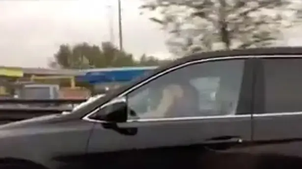 זוג מקיים יחסי מין תוך כדי נסיעה, מוסקבה זוג מקיים יחסי מין תוך כדי נסיעה, מוסקבה