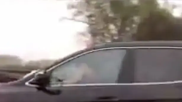 זוג מקיים יחסי מין תוך כדי נסיעה, מוסקבה זוג מקיים יחסי מין תוך כדי נסיעה, מוסקבה
