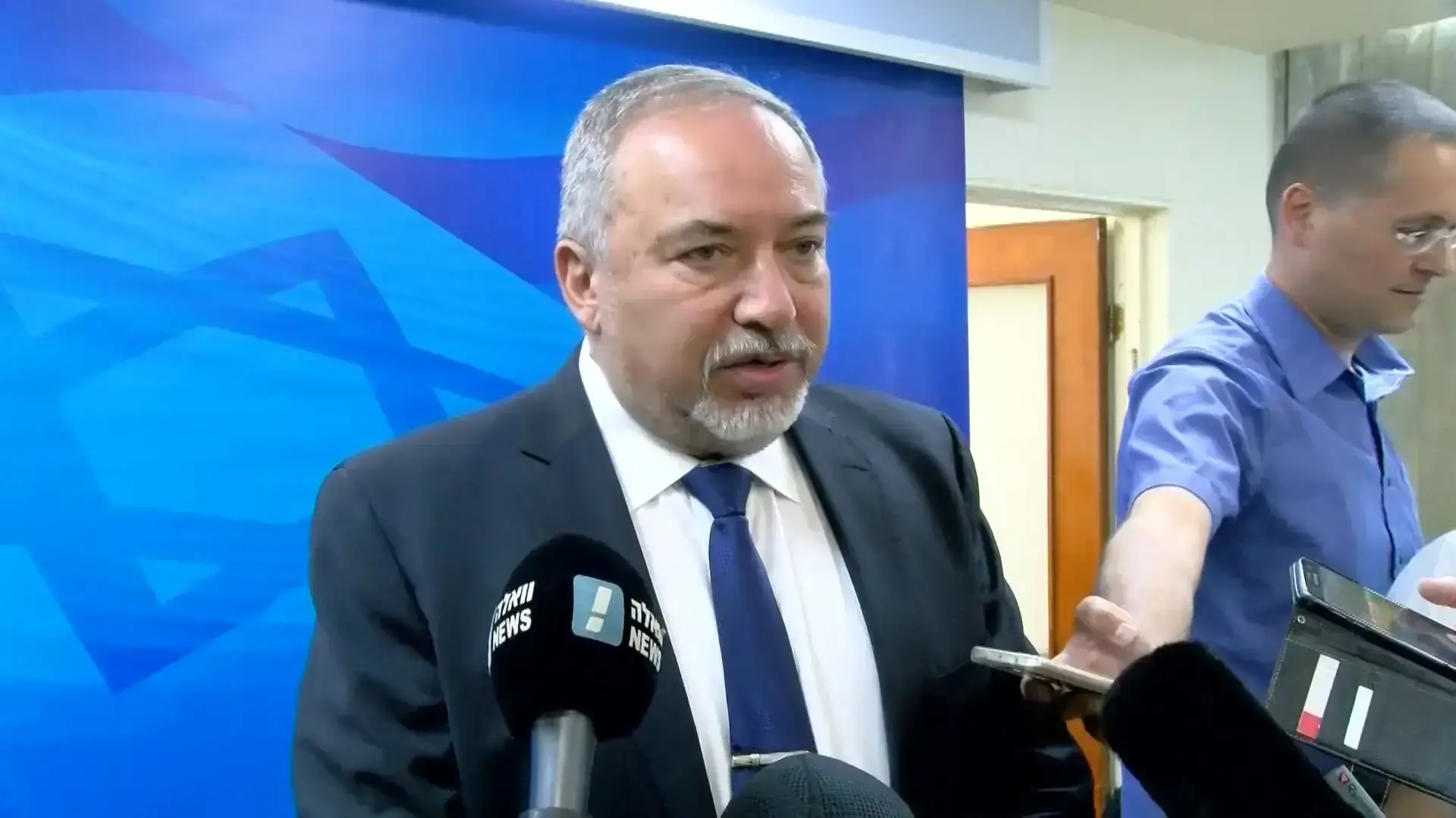 השרה רגב על הצעת חוק להפסקת תשלומי המשכורת לאסירים ביטחוניים: "גם נתניהו בעד ההצעה" השרה רגב על הצעת חוק להפסקת תשלומי המשכורת לאסירים ביטחוניים: "גם נתניהו בעד ההצעה"
