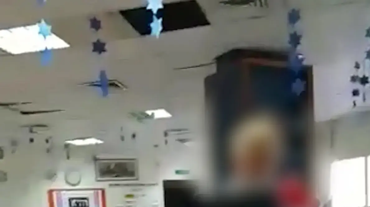 מטפלת השפילה והעליבה קשיש עיוור בבית אבות בכפר סבא 11 ביוני 2017 מטפלת השפילה והעליבה קשיש עיוור בבית אבות בכפר סבא 11 ביוני 2017