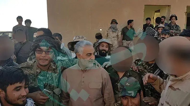 מפקד כוח קודס במשמרות המהפכה של איראן, גנרל קאסם סולימאני, בגבול סוריה-עיראק, יוני 2017 מפקד כוח קודס במשמרות המהפכה של איראן, גנרל קאסם סולימאני, בגבול סוריה-עיראק, יוני 2017