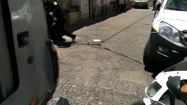 הזירה בה נמצאה צעירה דקורה ברמלה 13 ביוני 2017 הזירה בה נמצאה צעירה דקורה ברמלה 13 ביוני 2017