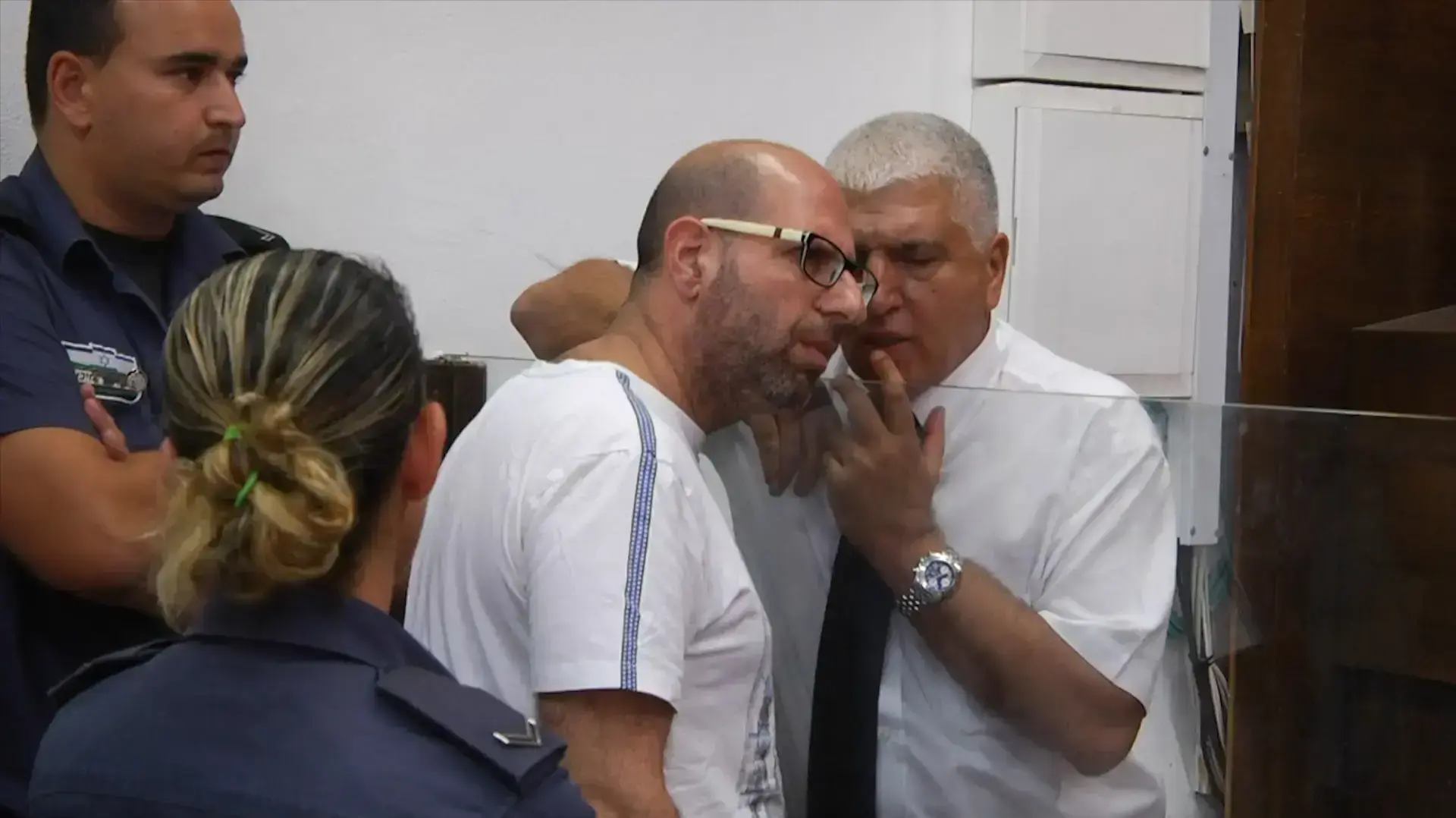 10 מתלוננות- הוארך מעצרו של שאול שמאי, המורה החשוד בביצוע עבירות מין בתלמידות בבי"ס בת"א