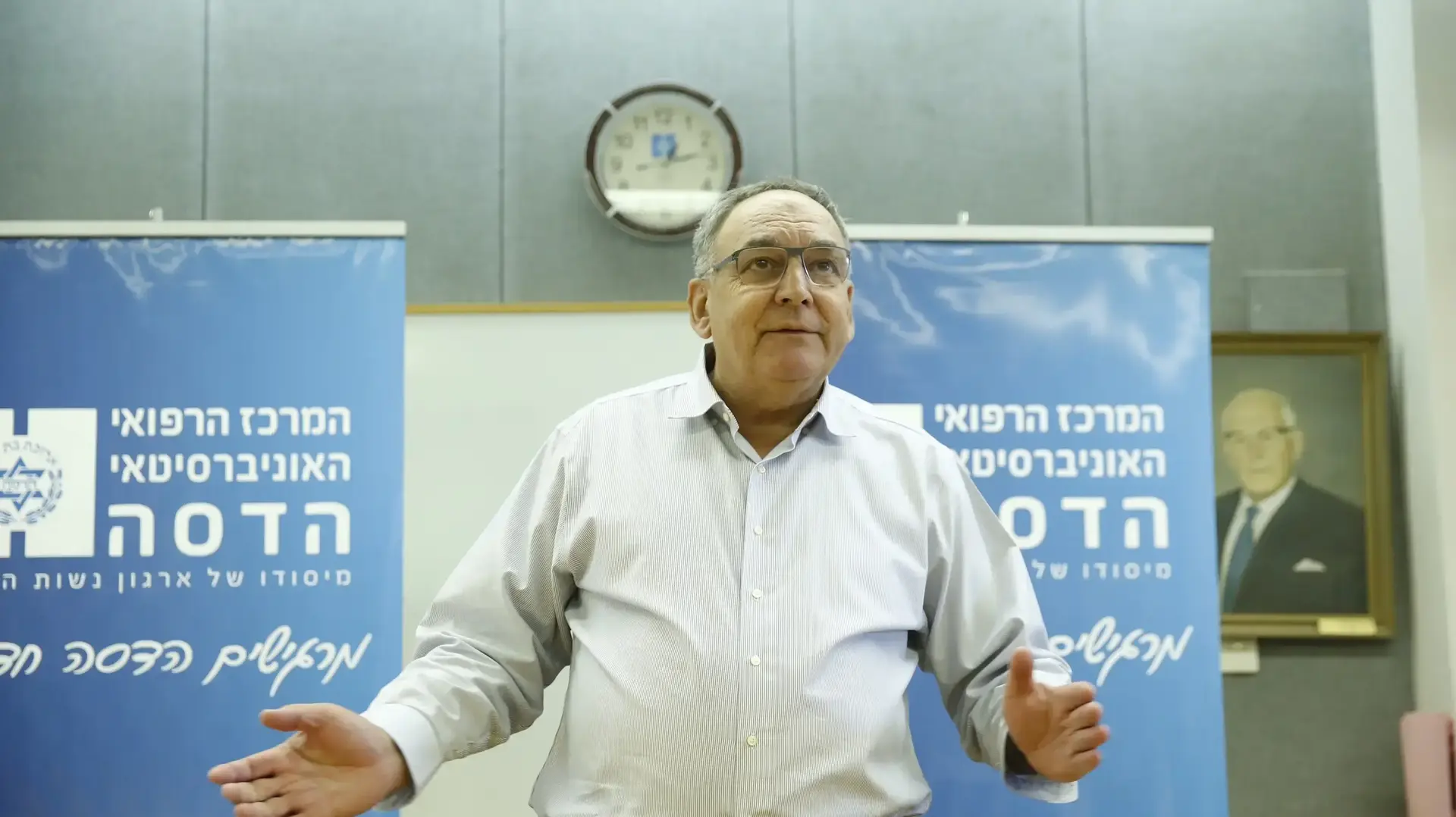 פרופ' זאב רוטשטיין במסיבת העיתונאים בהדסה 13 ביוני 2017 פרופ' זאב רוטשטיין במסיבת העיתונאים בהדסה 13 ביוני 2017