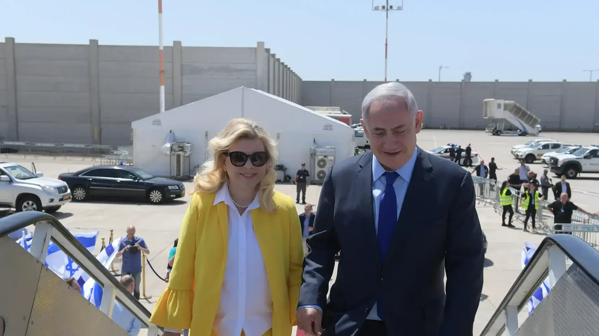 ראש הממשלה בנימין נתניהו ורעייתו שרה ממריאים לסלוניקי ביוון 13 ביוני 2017 ראש הממשלה בנימין נתניהו ורעייתו שרה ממריאים לסלוניקי ביוון 13 ביוני 2017
