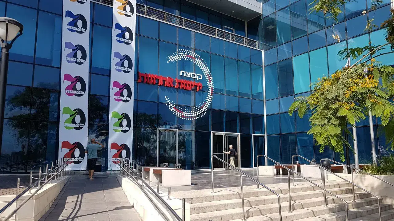פשטה על הוצאת "ידיעות ספרים" בחשד להדלפת חומרי אולמרט ראשל"צ, 15 ביוני 2017 פשטה על הוצאת "ידיעות ספרים" בחשד להדלפת חומרי אולמרט ראשל"צ, 15 ביוני 2017