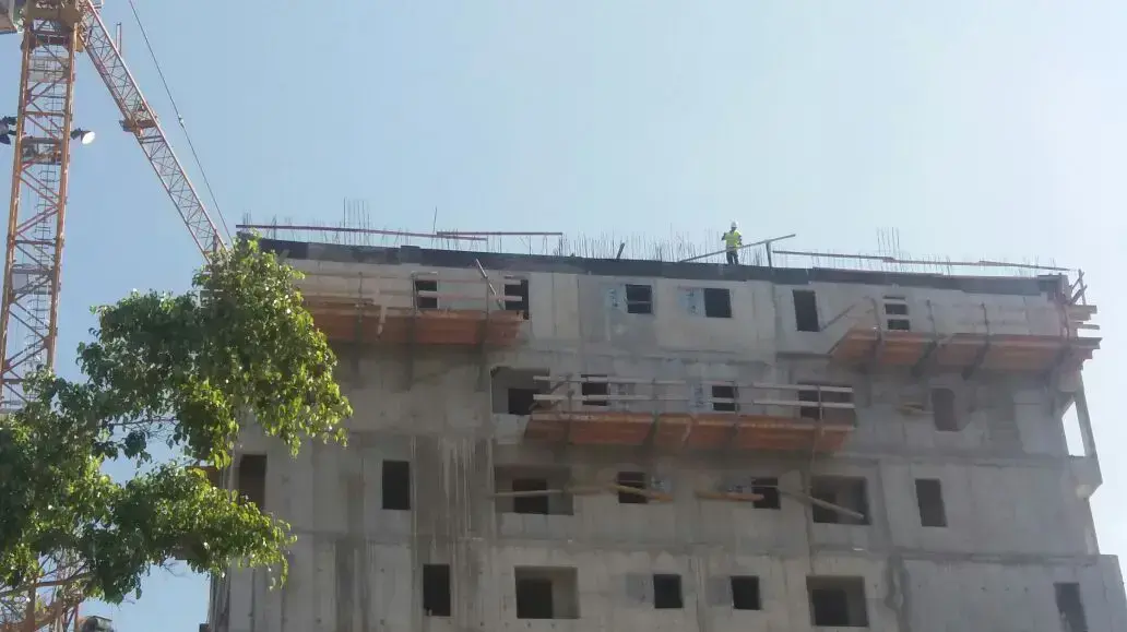 אתר בניה בתל אביב של חברת אשטרום שבו נהרג פועל בנפילה מגובה