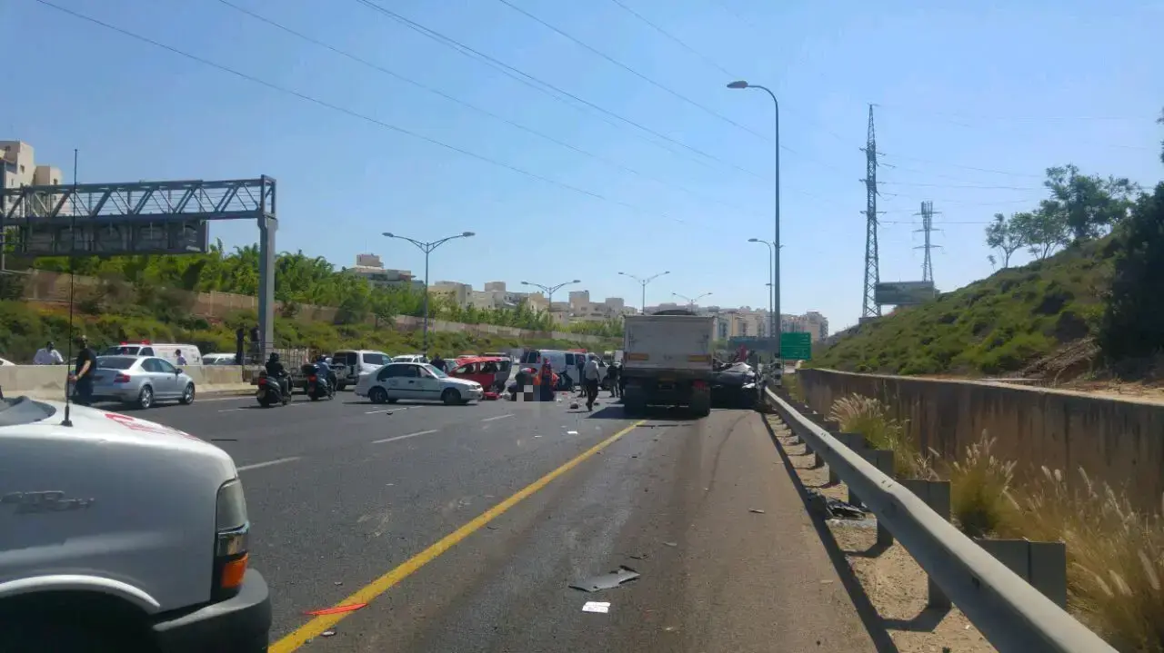 תאונה בסמוך לקריית אונו שגבתה הרוגה 18 ביוני 2017 תאונה בסמוך לקריית אונו שגבתה הרוגה 18 ביוני 2017