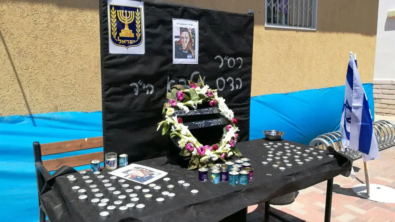 הנצחה לחיילת הדס מלכה שנרצחה בפיגוע בשישי במושב עזר 18 ביוני 2017 הנצחה לחיילת הדס מלכה שנרצחה בפיגוע בשישי במושב עזר 18 ביוני 2017