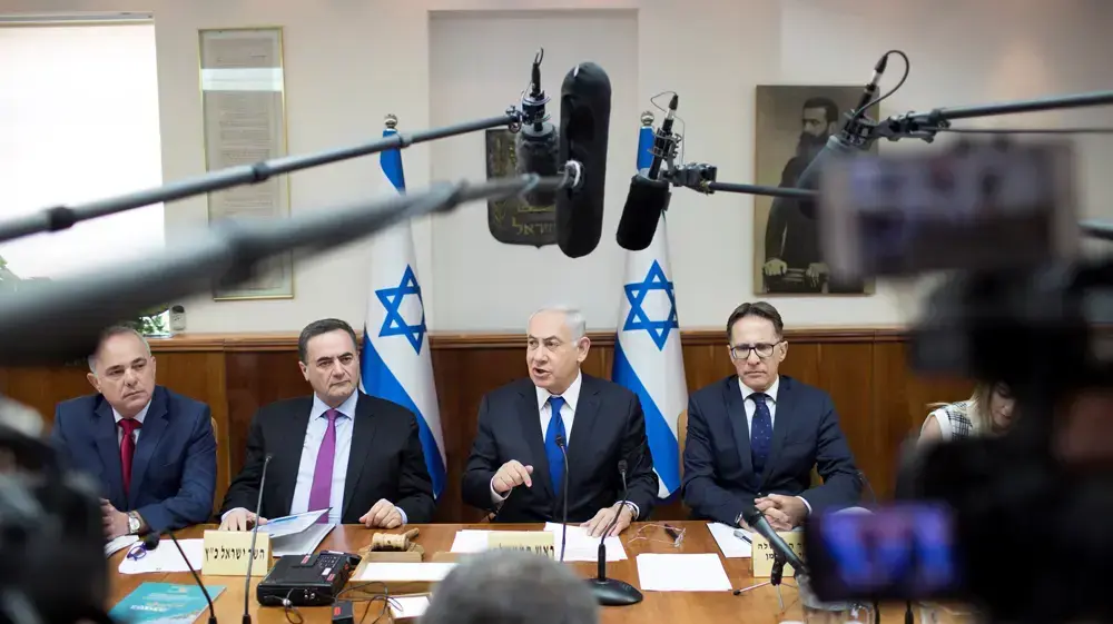 ביבי נתניהו בפתח ישיבת הממשלה, משרד רה"מ, ירושלים 18 ביוני 2017 ביבי נתניהו בפתח ישיבת הממשלה, משרד רה"מ, ירושלים 18 ביוני 2017