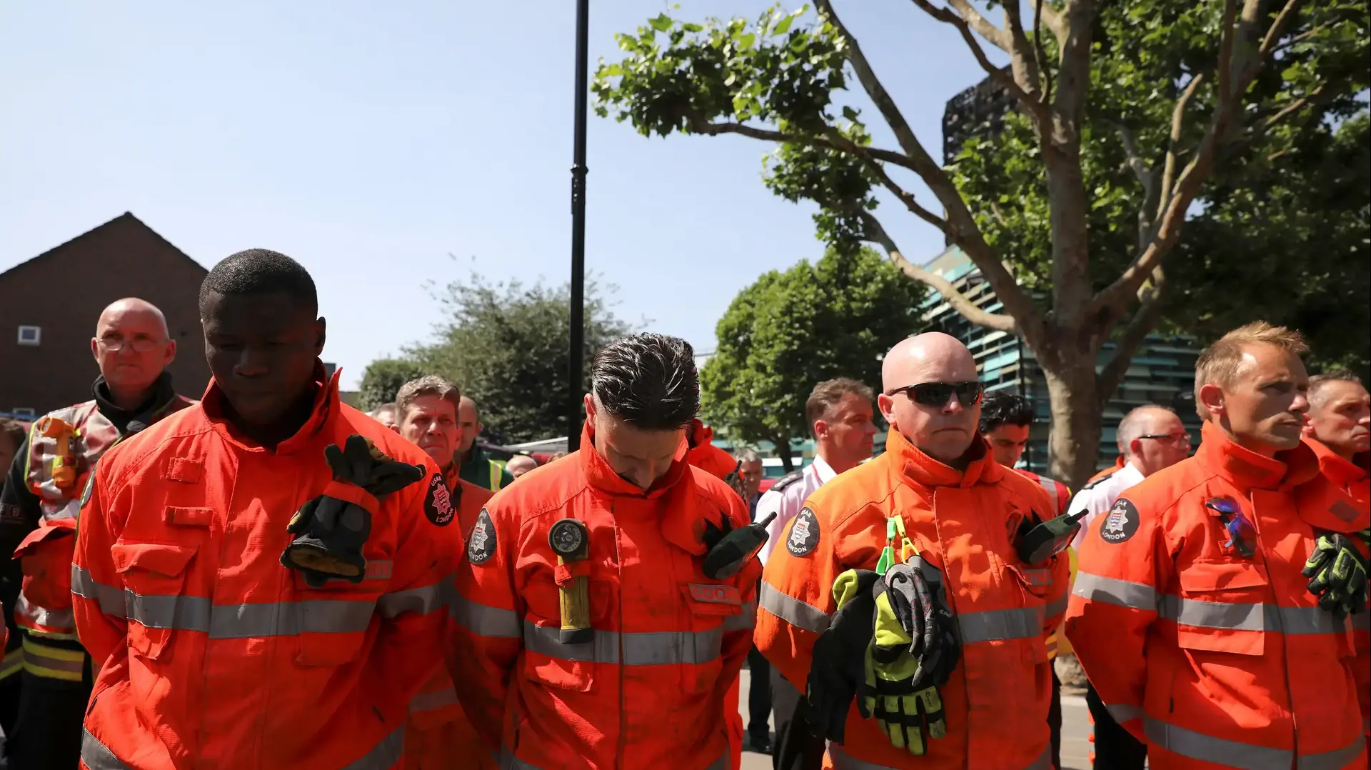 דקת דומייה לזכר הנספים בשריפה במגדל בלונדון, 19 ביוני 2017 דקת דומייה לזכר הנספים בשריפה במגדל בלונדון, 19 ביוני 2017