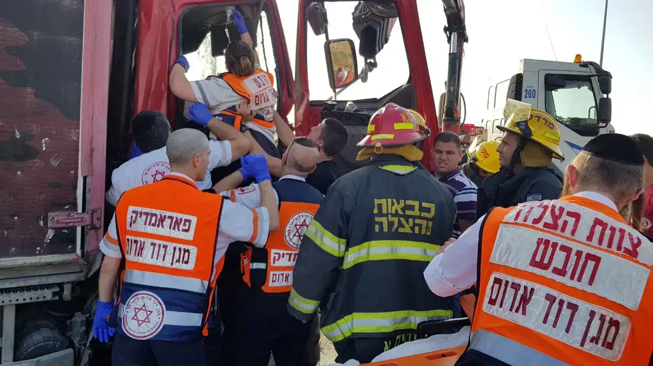 תאונה של שתי משאיות בכביש 6 ממחלף בן שמן לצפון 19 ביוני 2017 תאונה של שתי משאיות בכביש 6 ממחלף בן שמן לצפון 19 ביוני 2017
