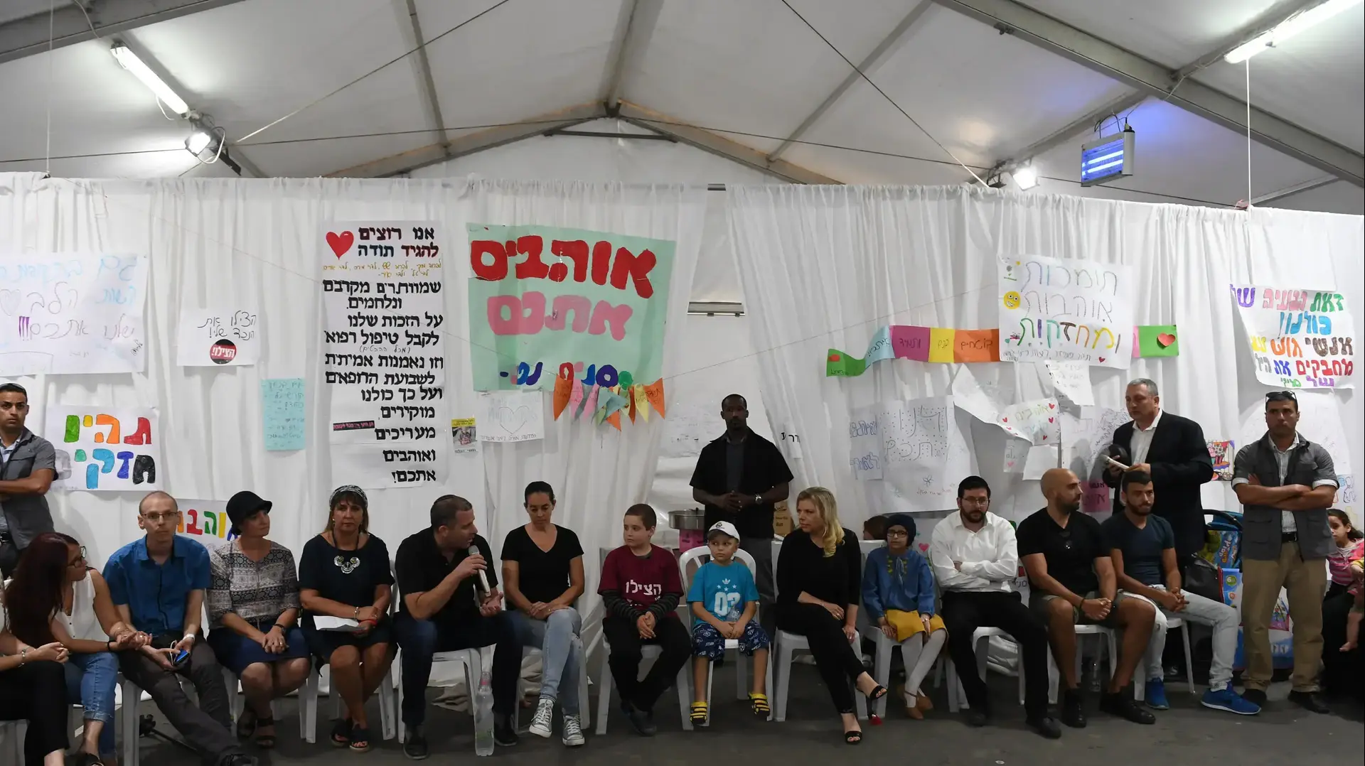 שרה נתניהו מבקרת באוהל שדה של ילדי חולי סרטן בגן סאקר, ירושלים 19 ביוני 2017 שרה נתניהו מבקרת באוהל שדה של ילדי חולי סרטן בגן סאקר, ירושלים 19 ביוני 2017