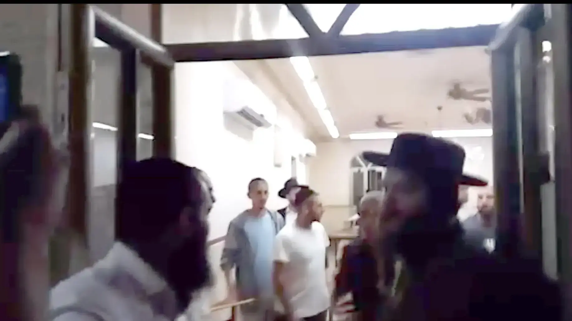 שלושה חיילים הותקפו מילולית בבית כנסת בירושלים שלושה חיילים הותקפו מילולית בבית כנסת בירושלים