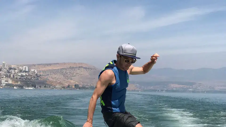 עפר שכטר משחק בעונה החדשה של "מתים לרגע" עפר שכטר משחק בעונה החדשה של "מתים לרגע"