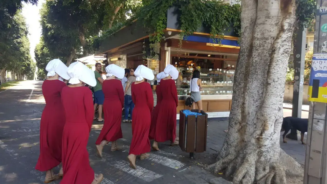 סיפורה של שפחה בלב תל אביב