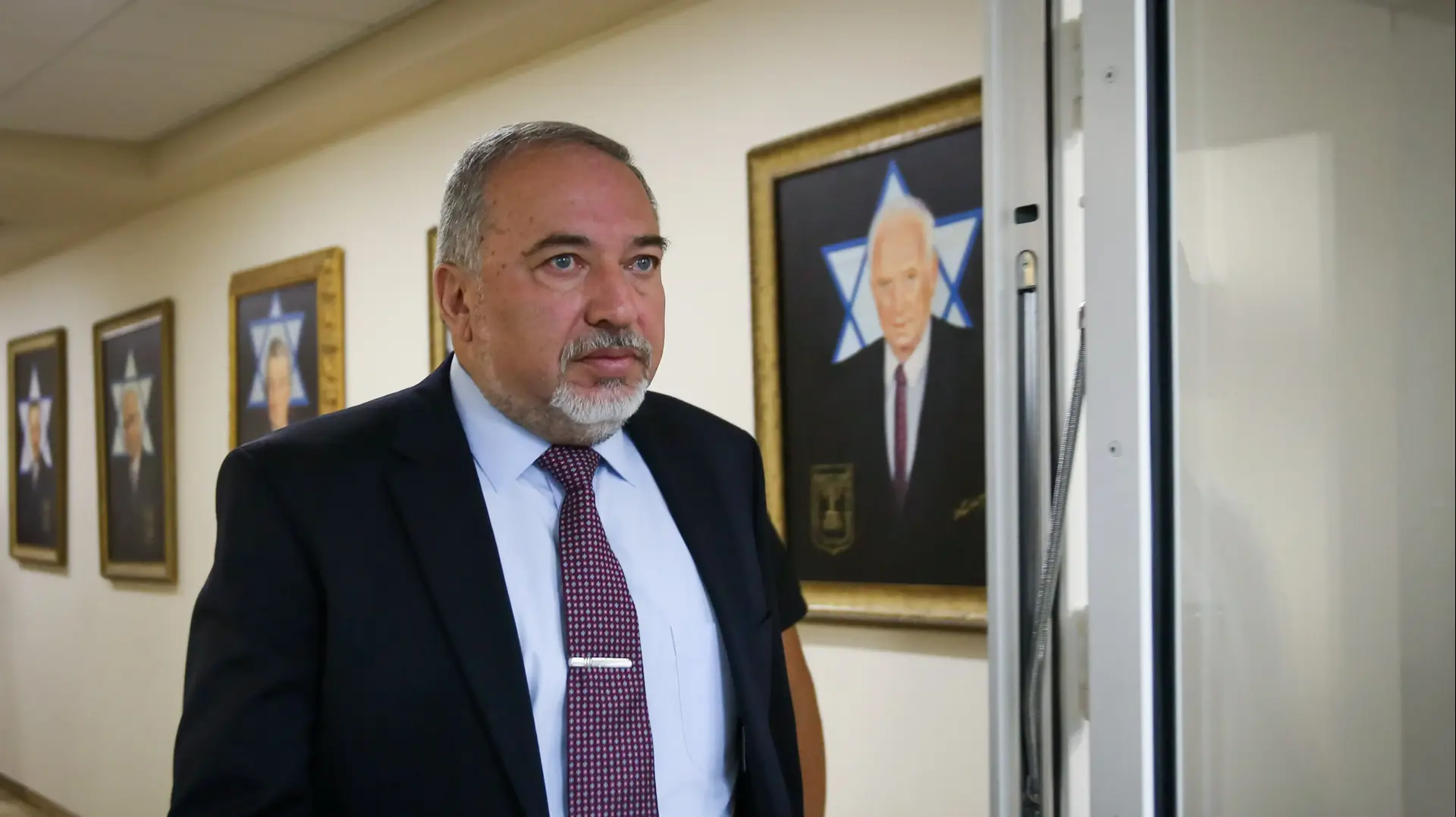 שר הביטחון אביגדור ליברמן בפתח ישיבת הממשלה 25 ביוני 2017