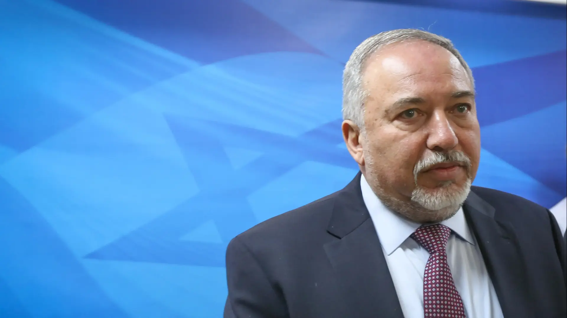 שר הביטחון אביגדור ליברמן בפתח ישיבת הממשלה 25 ביוני 2017