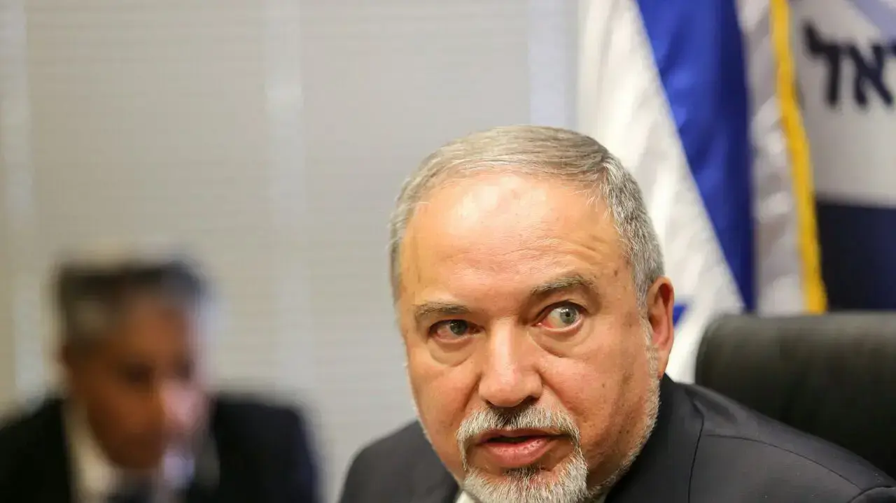 שר הביטחון אביגדור ליברמן בפתח ישיבת ישראל ביתנו 26 ביוני 2017 שר הביטחון אביגדור ליברמן בפתח ישיבת ישראל ביתנו 26 ביוני 2017