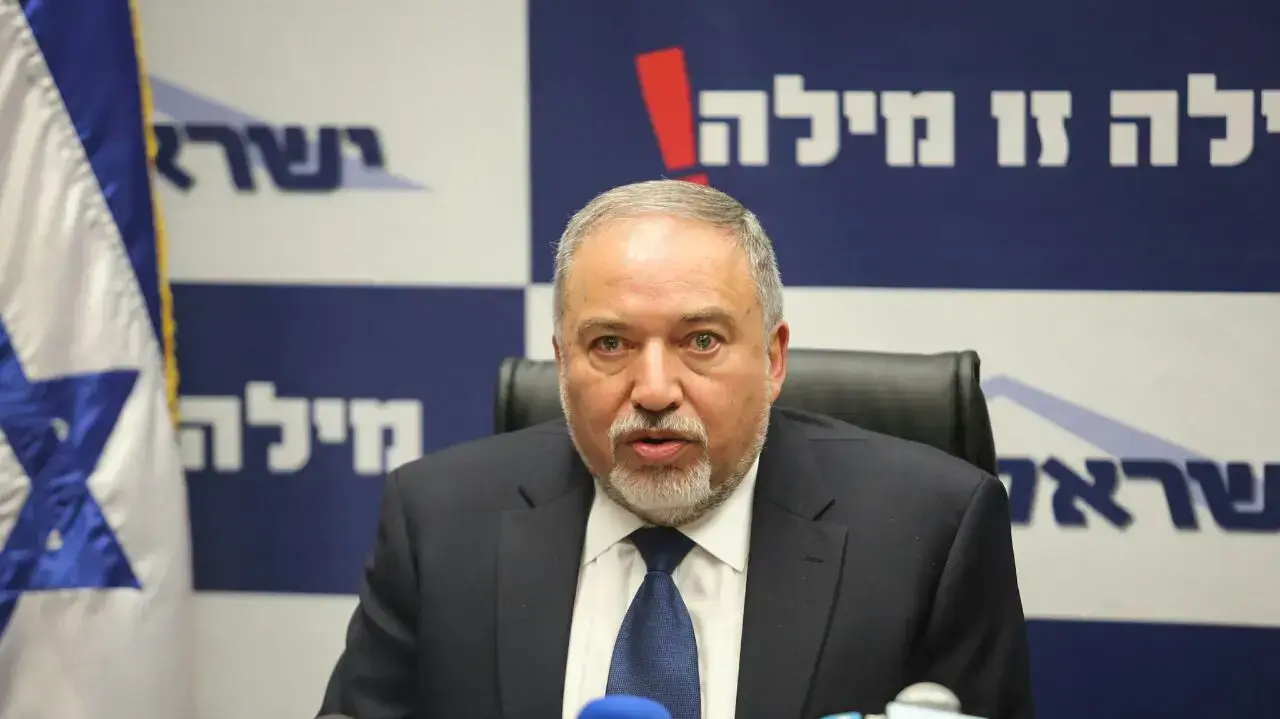 שר הביטחון אביגדור ליברמן בפתח ישיבת ישראל ביתנו 26 ביוני 2017 שר הביטחון אביגדור ליברמן בפתח ישיבת ישראל ביתנו 26 ביוני 2017