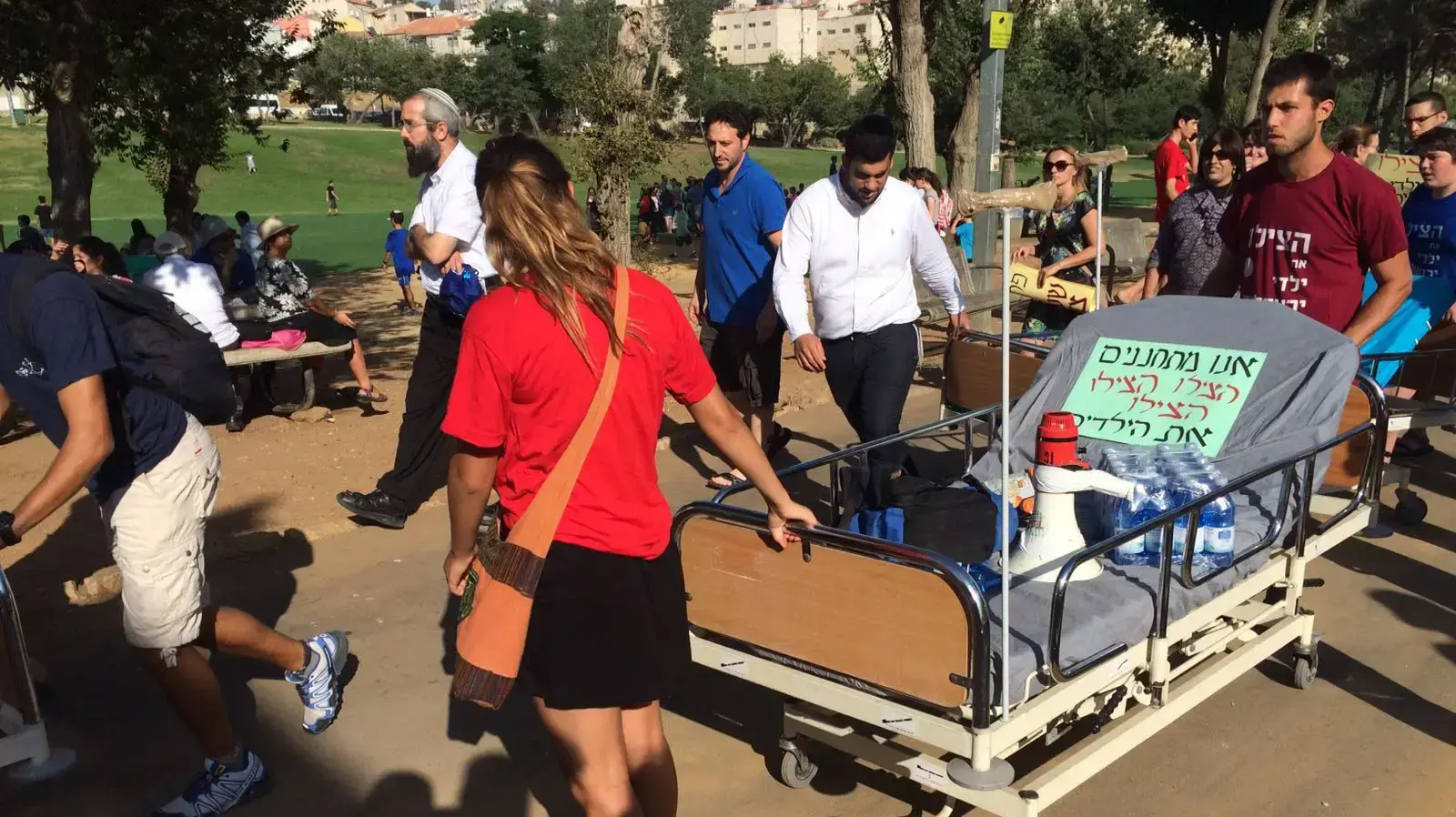 הפגנת הורי הדסה מאוהל המחאה לכיוון גשר המיתרים 27 ביוני 2017 הפגנת הורי הדסה מאוהל המחאה לכיוון גשר המיתרים 27 ביוני 2017