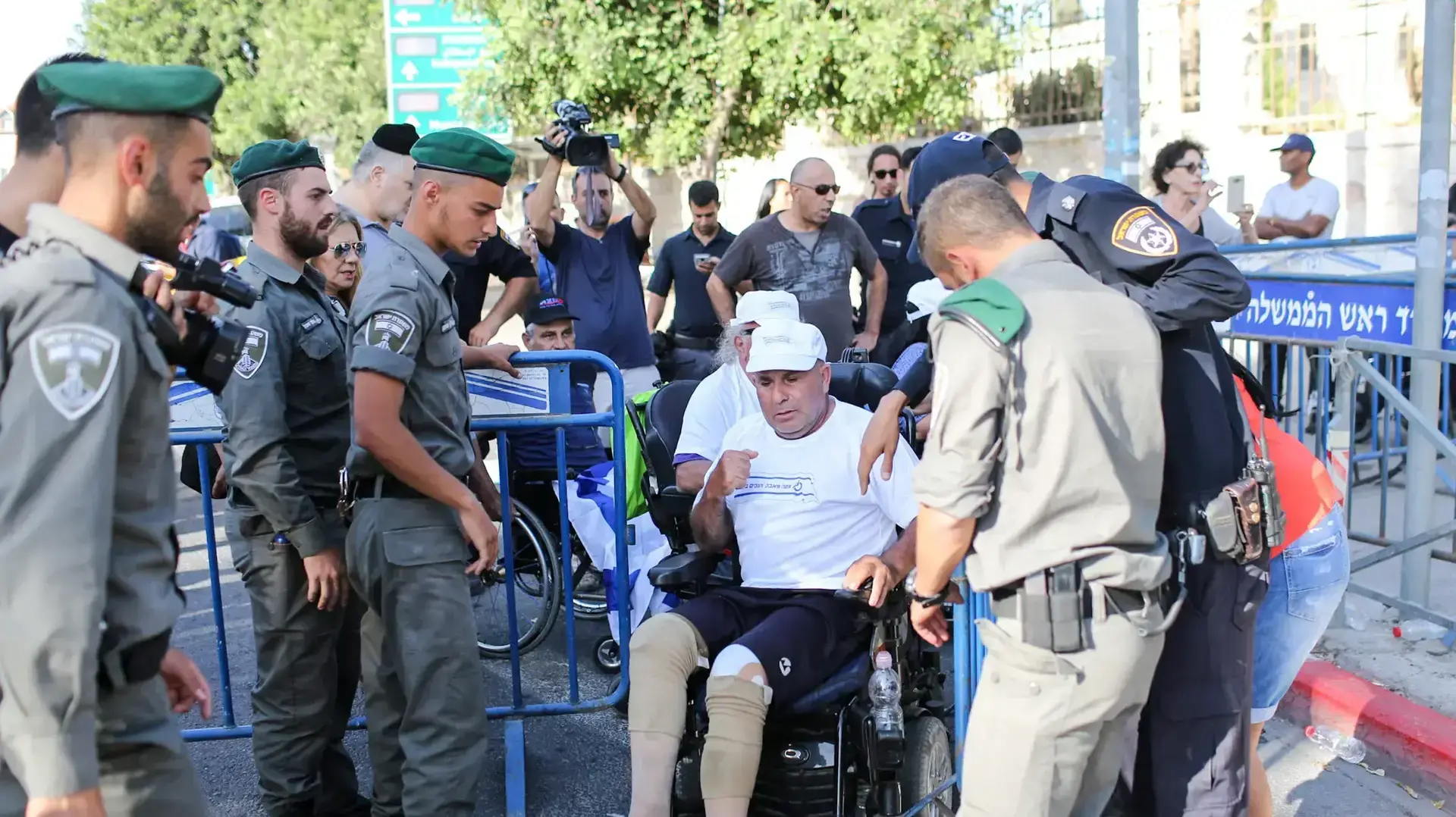 הפגנת נכים מול בית רה"מ 27 ביוני 2017 הפגנת נכים מול בית רה"מ 27 ביוני 2017