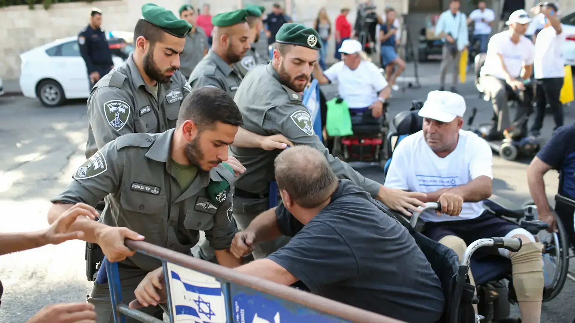 הפגנת נכים מול בית רה"מ 27 ביוני 2017 הפגנת נכים מול בית רה"מ 27 ביוני 2017