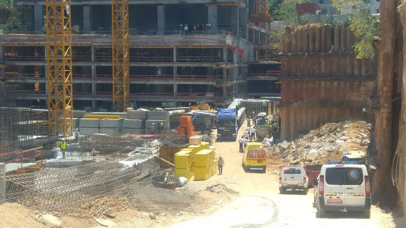 פועל נפגע מחפץ כבד באתר בנייה בבני ברק 28 ביוני 2017 פועל נפגע מחפץ כבד באתר בנייה בבני ברק 28 ביוני 2017