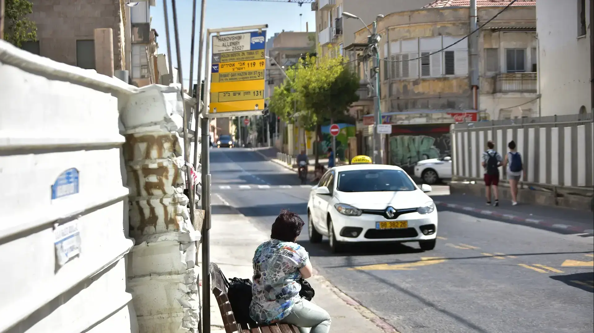 תחנות אוטובוס ללא צל בתל אביב 28 ביוני 2017 תחנות אוטובוס ללא צל בתל אביב 28 ביוני 2017