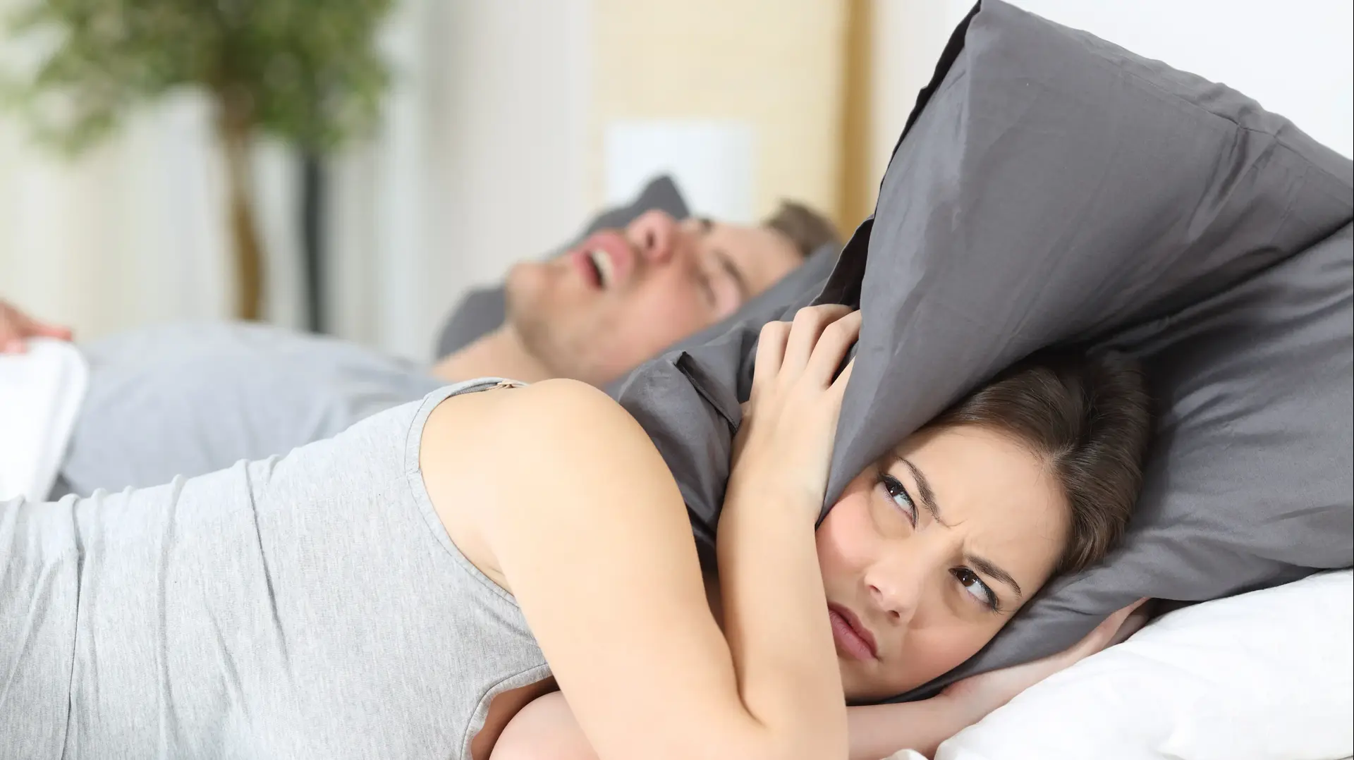 נחירות בלילה נחירות בלילה