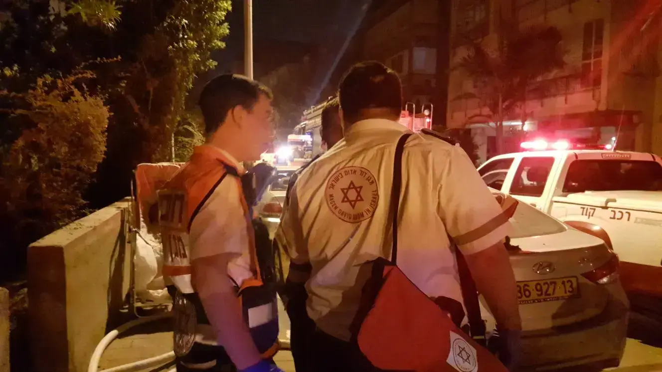 אם ובתה נפגעו קשה בשריפה בבניין מגורים בתל אביב, 30 ביוני 2017 אם ובתה נפגעו קשה בשריפה בבניין מגורים בתל אביב, 30 ביוני 2017