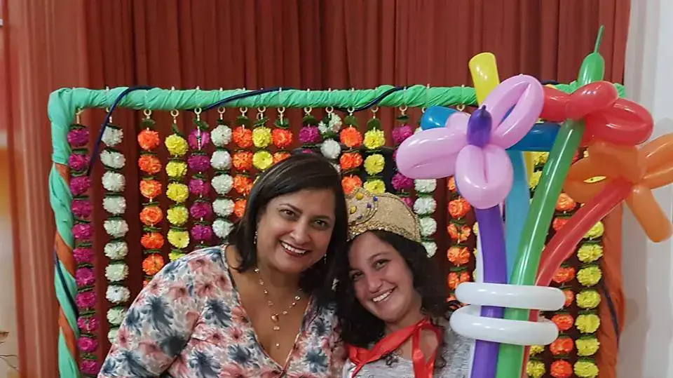 חברת מועצת העיר אשקלון ריקי שי עם ספיר בוקשטיין שתועדה מתעללת בתינוקת, 2017 חברת מועצת העיר אשקלון ריקי שי עם ספיר בוקשטיין שתועדה מתעללת בתינוקת, 2017