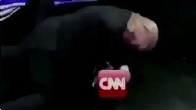 טראמפ "מכה" את רשת CNN טראמפ "מכה" את רשת CNN