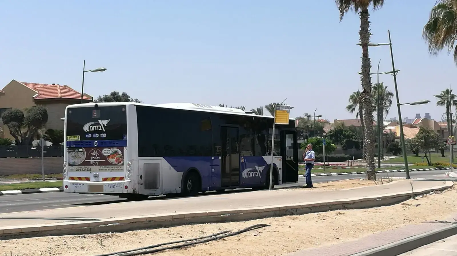תחנות אוטובוס לא מוצלות באשקלון יוני 2017 תחנות אוטובוס לא מוצלות באשקלון יוני 2017