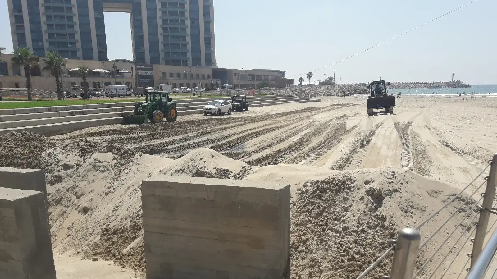 תקלה בצינור בהרצליה הובילה לזרימת ביוב לים ולסגירת חופים, 3 ביולי 2017 תקלה בצינור בהרצליה הובילה לזרימת ביוב לים ולסגירת חופים, 3 ביולי 2017
